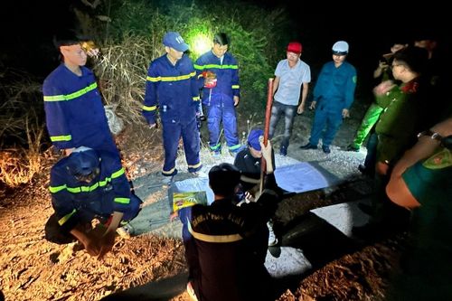 Khánh Hòa: Giải cứu hai du khách mắc kẹt trên núi Cô Tiên
