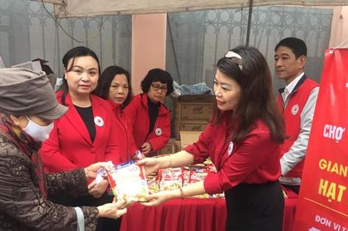 Mua hàng Tết với giá '0 đồng' tại chợ 'Tết Nhân ái' quận Đống Đa