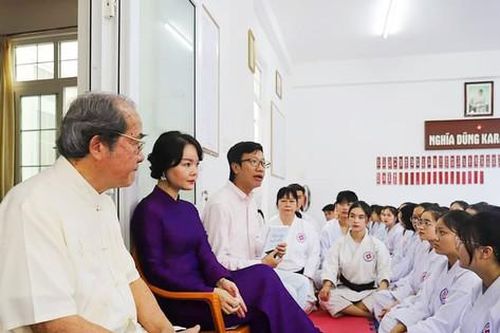'Mua sắm trả thù' và hệ lụy với ngành Xuất bản