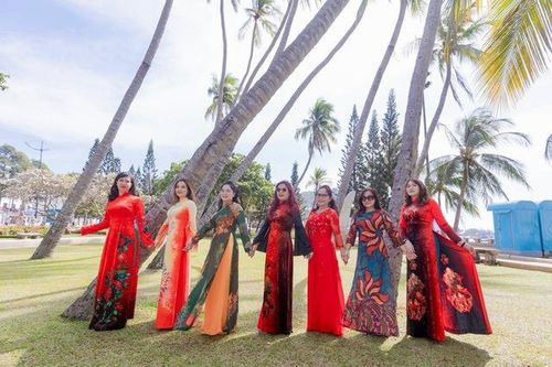 NTK Thúy Hằng ra mắt BST áo dài Lộc xuân chào đón Tết Giáp Thìn