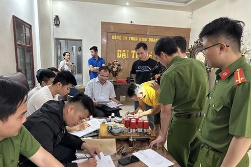 Hàng loạt các đối tượng cho vay nặng lãi bị bắt