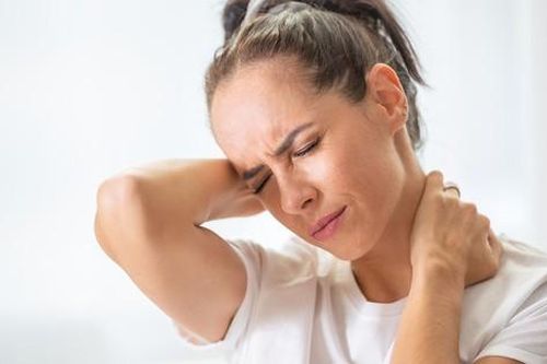 Đau mạn tính trầm trọng hơn khi thời tiết lạnh, ứng phó thế nào?