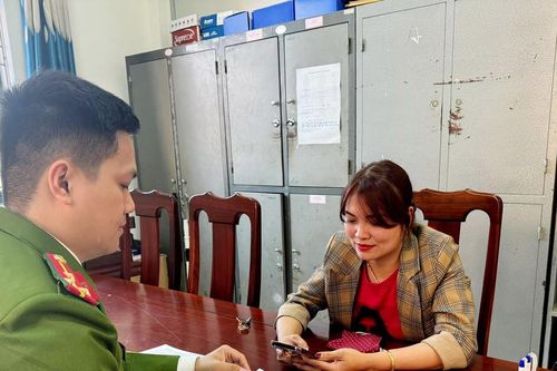 Tài khoản nhận được số tiền lớn, người phụ nữ tìm người chuyển nhầm trả lại