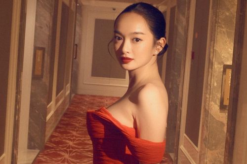 Kaity Nguyễn diện đầm cúp ngực sexy nhưng chưa hoàn hảo