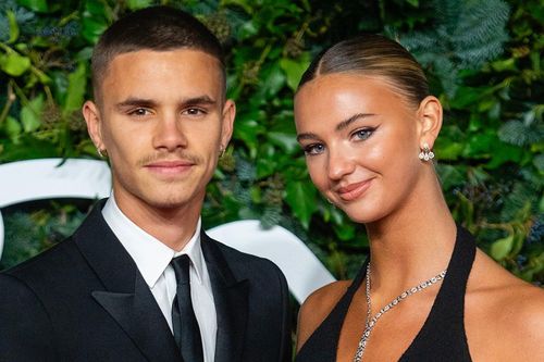 Bạn gái nấu món Việt Nam cho Romeo Beckham