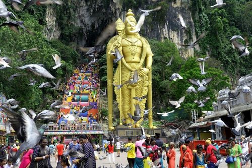 Động Batu sắp có thang cuốn