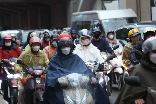 Hà Nội: Mưa, rét khiến nhiều tuyến đường ùn tắc nghiêm trọng