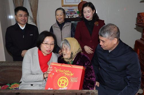 Lãnh đạo Thành phố Hà Nội thăm, tặng quà Tết tại huyện Phú Xuyên