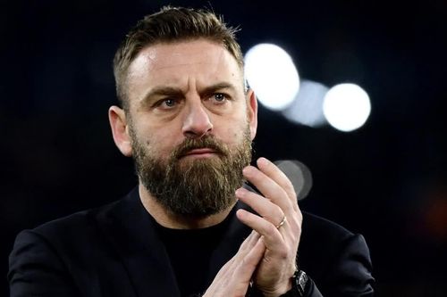AS Roma và nụ cười lo âu của De Rossi