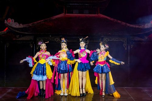 NTK Phạm Trần Thu Hằng giới thiệu show diễn kết hợp thời trang và nghệ thuật múa rối