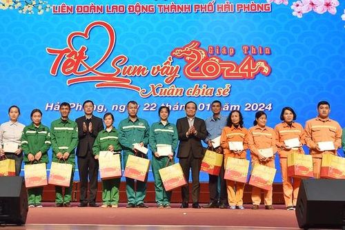 Phó Thủ tướng Trần Lưu Quang thăm, chúc Tết quân, dân Hải Phòng