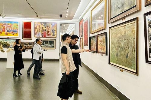 Khám phá vẻ đẹp di sản qua lăng kính hội họa