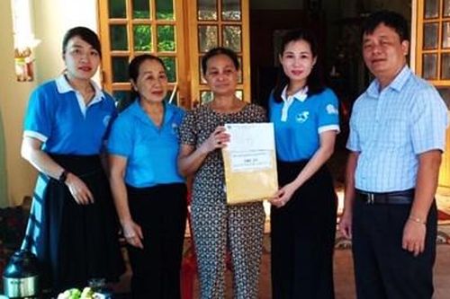 Cán bộ hội vượt khó