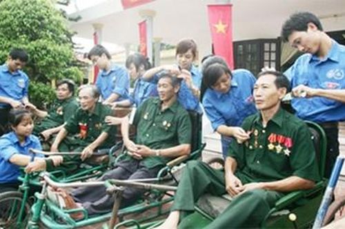 Cử tri TP Hà Nội kiến nghị bổ sung chế độ bảo trợ cho mẹ, vợ quân nhân nhập ngũ trước 1975