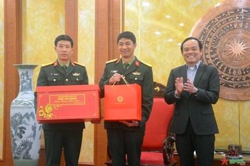 Phó thủ tướng Chính phủ Trần Lưu Quang thăm và chúc Tết cán bộ, chiến sĩ Trung đoàn 50