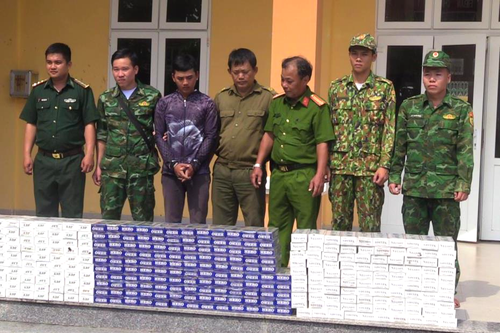 Bắt đối tượng vận chuyển 3.500 gói thuốc lá ngoại nhập lậu