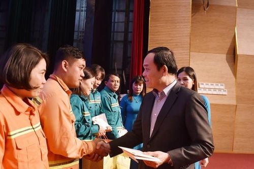 Phó Thủ tướng Chính phủ Trần Lưu Quang thăm, chúc Tết quân và dân Hải Phòng