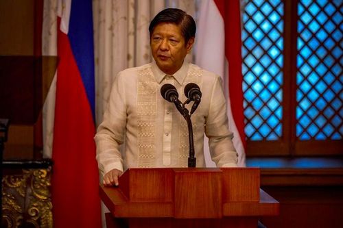 Tổng thống Philippines bị chỉ trích vì dùng trực thăng đi xem nhạc