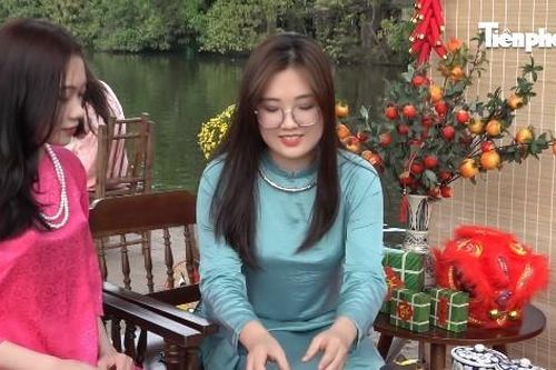 Chụp ảnh Tết với áo dài ở làng cổ Đường Lâm