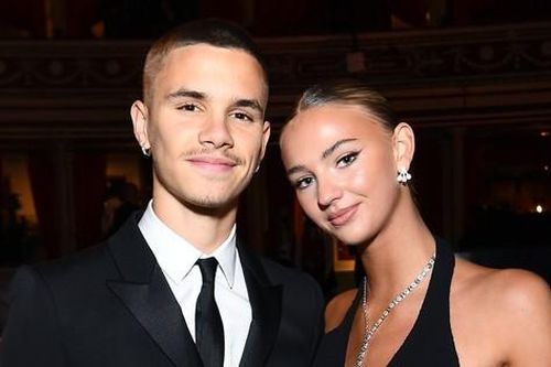Bạn gái nấu món Việt Nam cho con trai Beckham