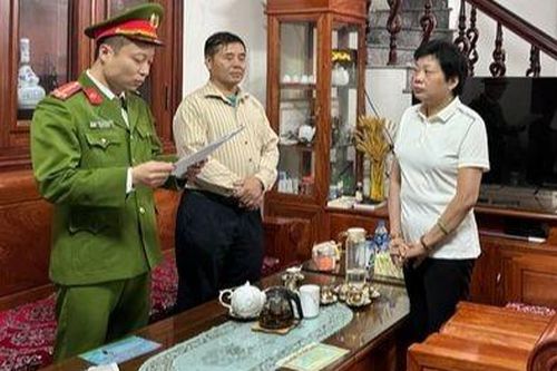 Bản tin 8H: Bắt hiệu trưởng tự ý cho 24 giáo viên nghỉ mà vẫn chi trả lương, thưởng
