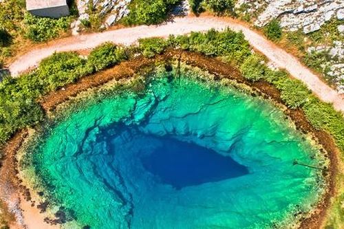 'Mắt rồng' lạ kỳ khiến du khách mê mệt