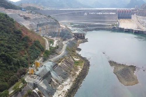 Công nhân tử vong do bị đá rơi khi thi công nhà máy thủy điện Hòa Bình