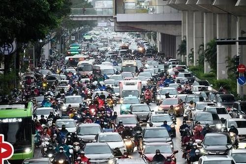 Hà Nội 12 độ C, người dân chật vật đi làm trong mưa lạnh