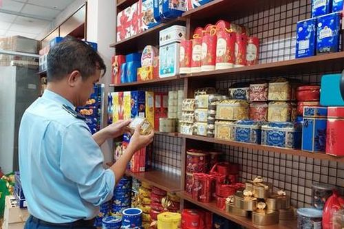 Phát hiện số lượng lớn mứt Tết không nguồn gốc