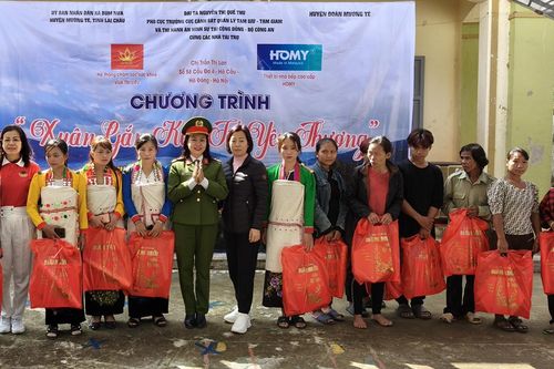 Mang hương vị Tết đến với đồng bào dân tộc Mảng ở Lai Châu