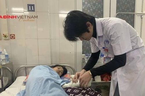 Nam sinh dập nát tay do nổ bình gas mini khi ăn lẩu