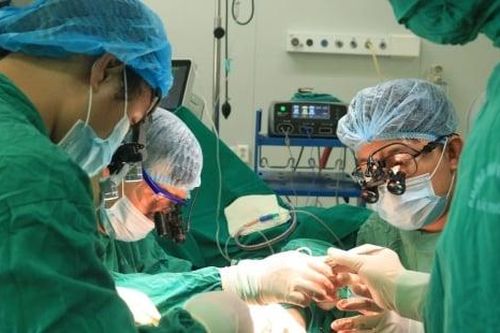 Dùng ngón chân tạo hình ngón tay cái cho bệnh nhân bị tai nạn lao động
