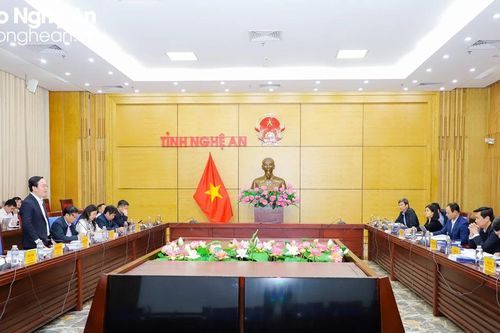 UBND tỉnh làm việc với đoàn khảo sát liên ngành kiểm tra thực trạng phát triển đô thị thành phố Vinh mở rộng