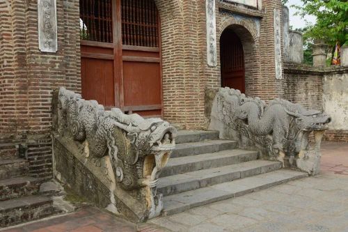 Độc đáo Bảo vật Quốc gia rồng đá 'tự vuốt râu' tại Di tích Cổ Loa