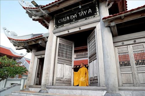 Vẻ đẹp chùa Đá Tây giữa trùng khơi Quần đảo Trường Sa