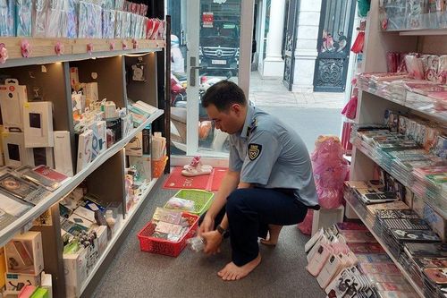 Tp.HCM: Thu giữ hàng trăm kg thực phẩm không đảm bảo chất lượng