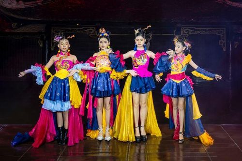 NTK gen Z gây ấn tượng với show diễn giao thoa giữa thời trang và nghệ thuật múa rối dân gian