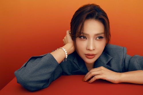Khả Như sau một năm 2023 bận rộn: 'Đừng cầu mong cuộc sống bớt khắc nghiệt hơn'