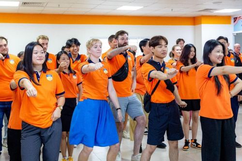 Sinh viên HUTECH gây 'choáng' khi liên tục đón bạn bè quốc tế đến giao lưu