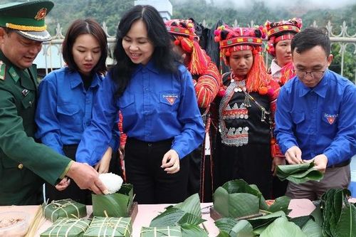Mang mái ấm và Tết yêu thương đến với đồng bào xã biên giới Lai Châu