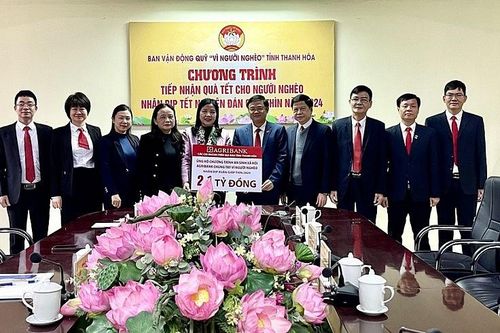 Các chi nhánh Agribank Thanh Hóa trao 4.200 suất quà Tết cho người nghèo