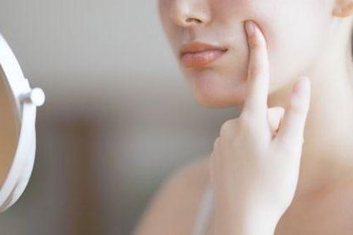Bác sĩ trả lời: Giải pháp nào cải thiện da khô?