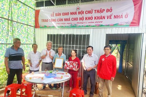 Bàn giao 3 căn nhà Chữ thập đỏ