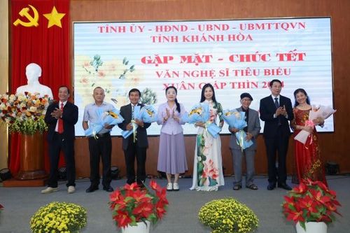 Lãnh đạo tỉnh Khánh Hòa gặp mặt, chúc Tết văn nghệ sĩ tiêu biểu