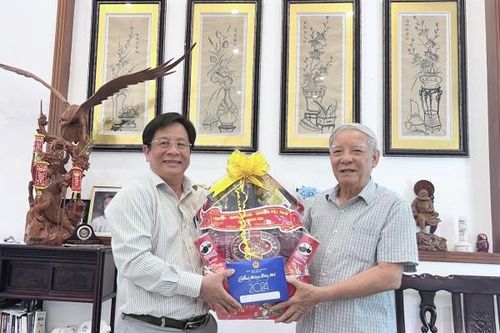 Ông Hồ Văn Mừng - Bí thư Thành ủy Nha Trang: Thăm, chúc Tết các vị nguyên Ủy viên Ban Thường vụ Tỉnh ủy