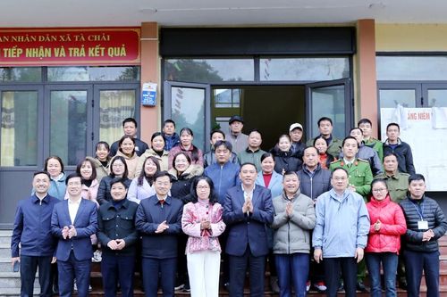 Phó Bí thư Tỉnh ủy Hoàng Giang thăm, chúc tết cán bộ, nhân dân huyện Bắc Hà