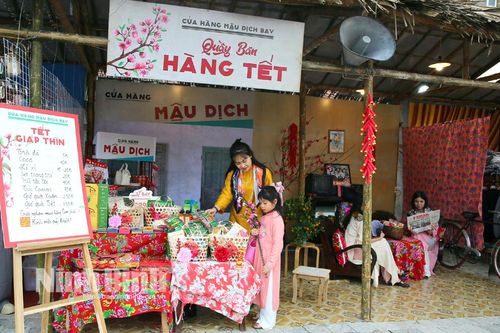 Hàng Tết mậu dịch-Điểm check in thời 'ông bà anh'