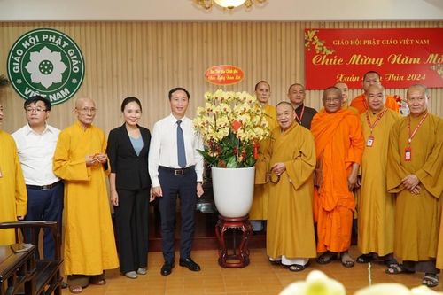 Ông Vũ Hoài Bắc thăm, chúc Tết lãnh đạo Hội đồng Trị sự GHPGVN tại thiền viện Quảng Đức