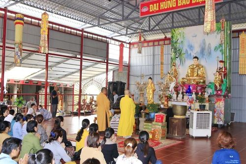 Ban Từ thiện thiền viện Vạn Hạnh cúng dường các chùa tại tỉnh Đồng Nai nhân Tết Giáp Thìn