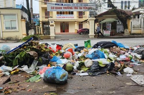 Rác thải ùn ứ gây ô nhiễm môi trường ở một số điểm tại thành phố Yên Bái
